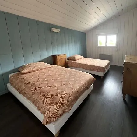 Holiday home Avec Piscine Proche Du