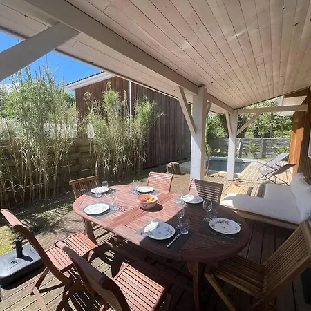 度假居 Avec Piscine Proche Du *